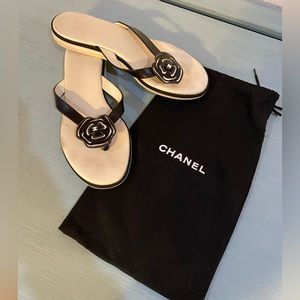 Chanel flip flops with black and white flower and CC logo, includes dust bag